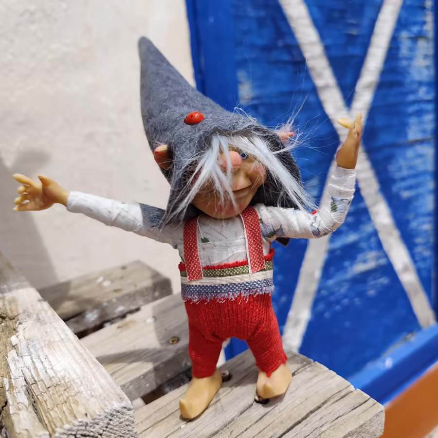 Magikito contento y travieso