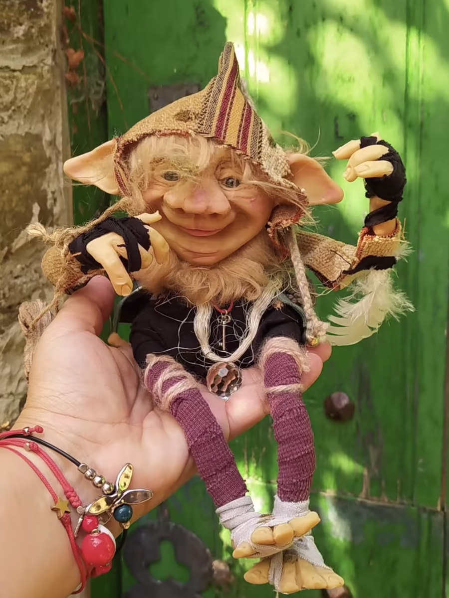 Magikito en una puerta hacia la aventura